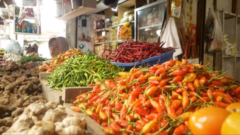 Kado Awal Tahun 2025 untuk Emak-Emak, Harga Cabai Tembus Rp120 Ribu per Kilogram