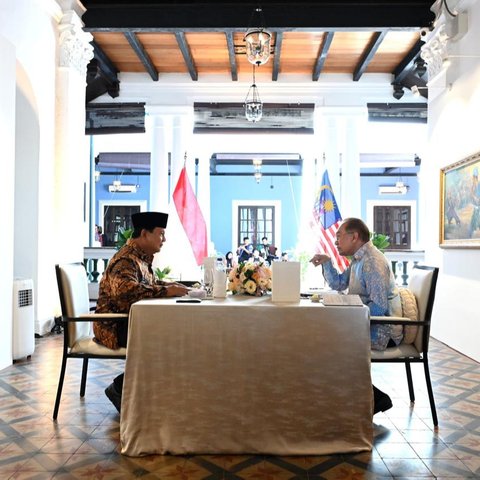 Momen Hangat Pertemuan Presiden Prabowo dan PM Anwar Ibrahim, Pererat Hubungan Bilateral di Rumah Tangsi Malaysia