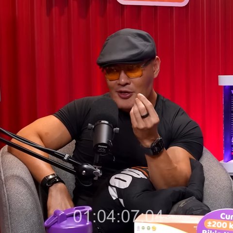 Deddy Corbuzier Ungkap Ayahnya Sopir Mikrolet & Ibunya Penjahit, Dulu Makan Seporsi Bakso Pakai Nasi Untuk Sekeluarga