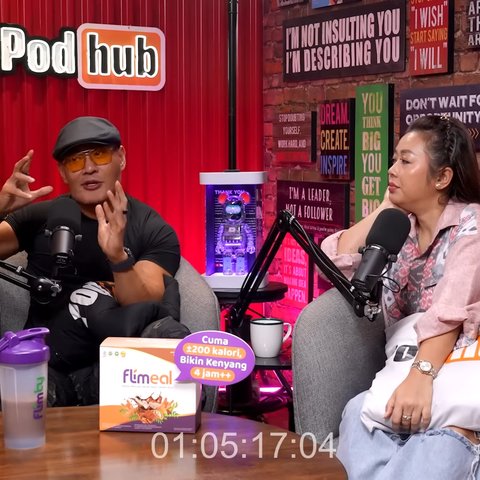 Deddy Corbuzier Ungkap Ayahnya Sopir Mikrolet & Ibunya Penjahit, Dulu Makan Seporsi Bakso Pakai Nasi Untuk Sekeluarga