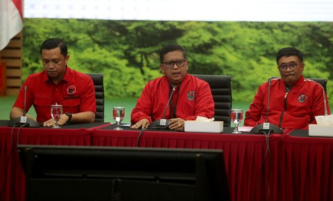 FOTO: Momen Hasto Kristiyanto Muncul Pertama Kali usai Jadi Tersangka dan Rumah Diobok-obok KPK