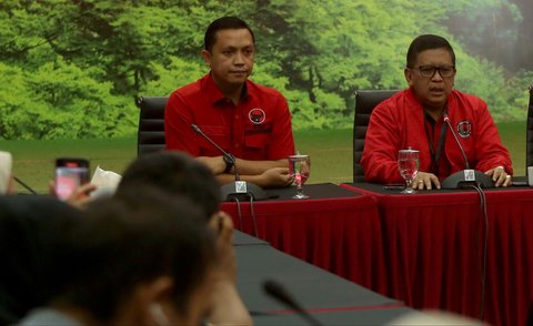 FOTO: Momen Hasto Kristiyanto Muncul Pertama Kali usai Jadi Tersangka dan Rumah Diobok-obok KPK