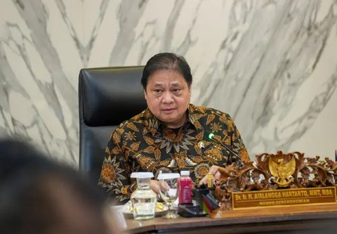 Menteri Koordinator Bidang Perekonomian, Airlangga Hartarto di Wisma Danantara, Jakarta, Rabu (1/10/2025). Menko Airlangga menjelaskan mengenai diskon tiket Natal 2025 dan Tahun Baru 2026.