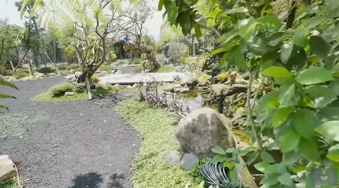 Model Kolam di Taman Rumah Soimah (@CrazyNikmirREAL)