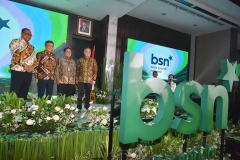 Direktur Utama BSN, Alex Sofjan Noor. Setelah mengantongi izin operasional dari Otoritas Jasa Keuangan (OJK), PT Bank Syariah Nasional (BSN) resmi meluncurkan identitas baru sebagai bank syar