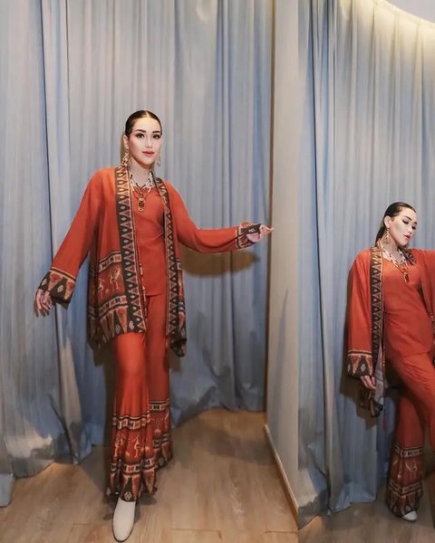 8 Potret Ayu Ting Ting Pakai Batik, Anggun dan Elegan di Berbagai Momen (sumber: Instagram/ayutingting92)