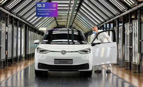 Volkswagen terpaksa memecat ratusan karyawan di Jerman akibat masalah absensi, berdampak besar pada produksi dan keuangan Perusahaan (Volkswagen)