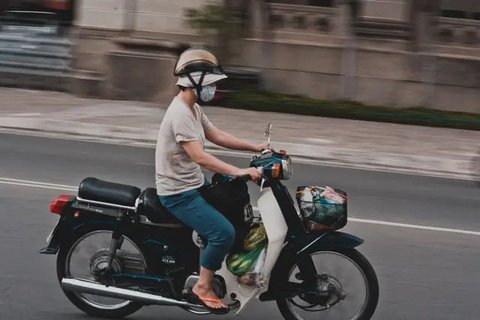 Ilustrasi Naik Motor