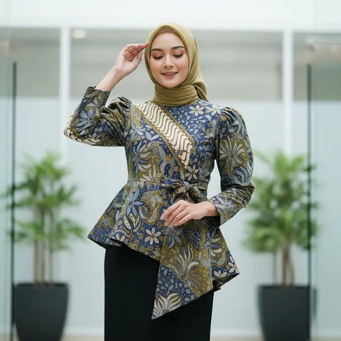 Model Atasan Batik Hijab Modern/Gemini AI