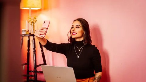 Ilustrasi Content Creator