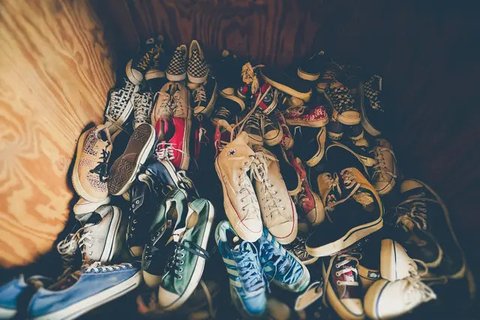 Ilustrasi rak sepatu. (dok. Unsplash/Bryan White)