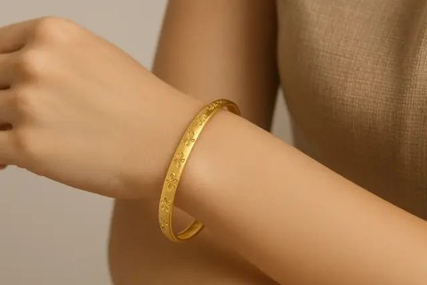 Gelang Emas Berlian Asli untuk Pesta 2025. Foto: Gemini