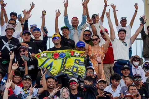 Pembalap andalan Pertamina Enduro VR46 Racing Team, Fabio Di Giannantonio di Sirkuit Mandalika. (Liputan6.com/Raden Trimutia Hatta)