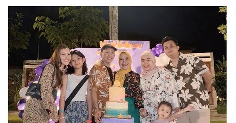 Ulang tahun Umi Kalsum yang ke-53 (Foto: Instagram @ayutingting92)