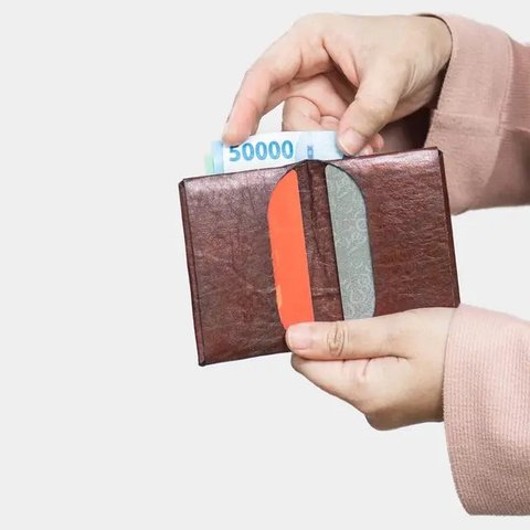 Dompet pria dari brand lokal BELL LIVING LAB. (dok. Tokopedia/BELL LIVING LAB)