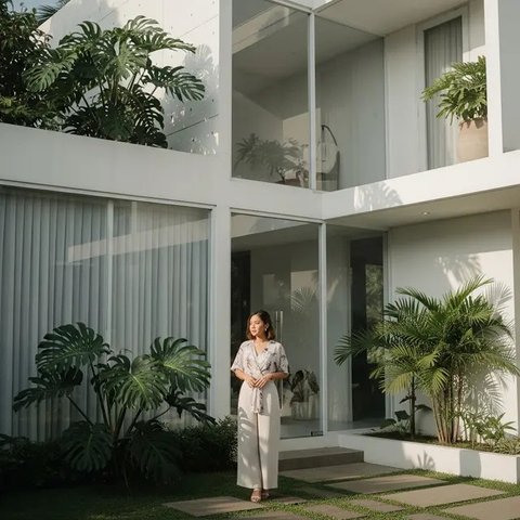 Foto di Depan Rumah Impian yang Realistis (AI)