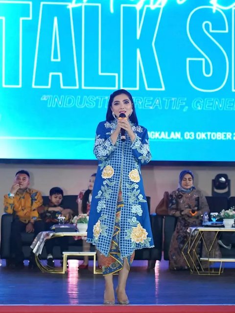 Padu Padan Batik Ashanty (sumber: Instagram/ashanty_ash)