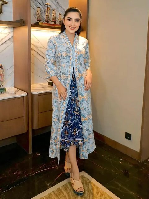 Padu Padan Batik Ashanty (sumber: Instagram/ashanty_ash)