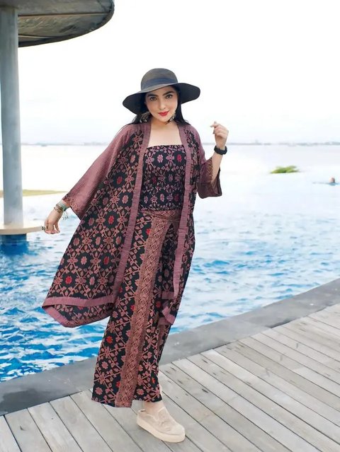 Padu Padan Batik Ashanty (sumber: Instagram/ashanty_ash)
