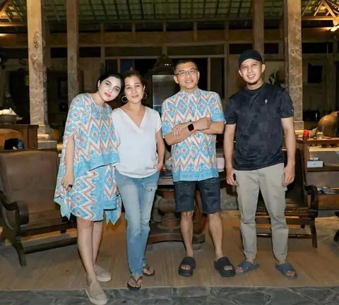 Padu Padan Batik Ashanty (sumber: Instagram/ashanty_ash)