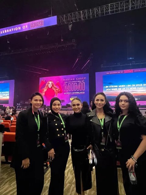 Potret Kris Dayanti Nonton Konser Mariah Carey di Jakarta
