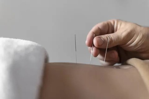 Ilustrasi ngorok atau mendengkur saat tidur (Foto: freepik/katemangostar)