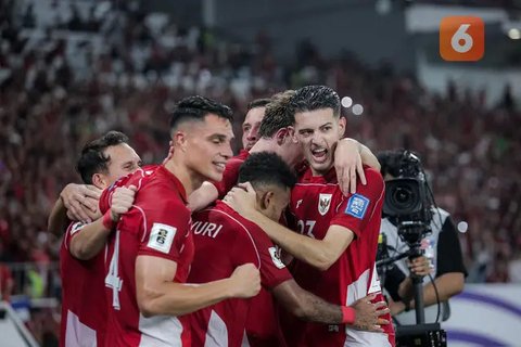 Suporter Timnas Indonesia yang tinggal di Den Haag, Belanda, Vikar, Selasa (7/10/2025). Dia terbang ke Arab Saudi untuk mendukung langsung perjuangan Skuad Garuda di putaran keempat Piala