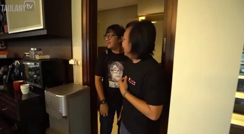 Dapur rumah Ari Lasso (Foto: YouTube TAULANY TV)