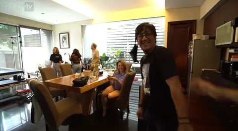 Dapur rumah Ari Lasso (Foto: YouTube TAULANY TV)