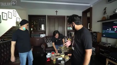 Dapur rumah Ari Lasso (Foto: YouTube TAULANY TV)