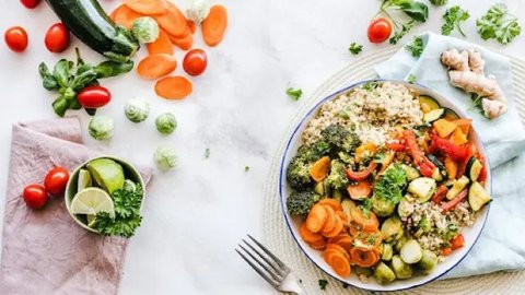 Kenali dan pahami 6 kegiatan yang ampuh dapat menstimulasi kecerdasan si kecil, agar tumbuh menjadi anak yang cerdas dan sehat.