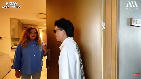 Pinkan Mambo. [IG: @pinkan_mambo]