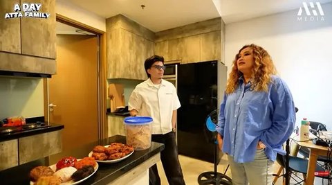 Pinkan Mambo. [IG: @pinkan_mambo]