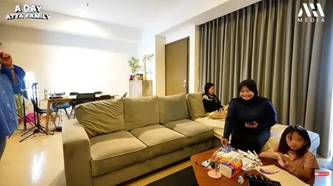 Pinkan Mambo. [IG: @pinkan_mambo]