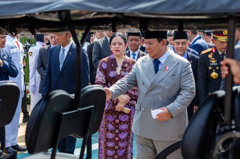 Ketua DPR RI Puan Maharani memimpin pembacaan naskah Ikrar Hari Kesaktian Pancasila 2025 di Monumen Pancasila Sakti, Lubang Buaya, Jakarta Timur