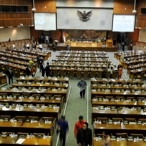 Suasana usai sidang paripurna di Komplek Parlemen, Jakarta. Jumat (24/04/2015). Sidang Paripurna yang beragendakan Laporan Komisi III DPR RI terhadap Hasil Pembahasan atas RUU. (Liputan6.com/Andrian M Tunay)