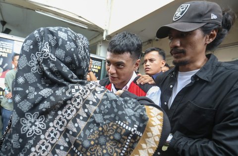 Terdakwa kasus asusila anak dan aborsi Vadel Badjideh usai menjalani sidang putusan di Pengadilan Negeri Jakarta Selatan, Jakarta, Rabu 01/10/2025).