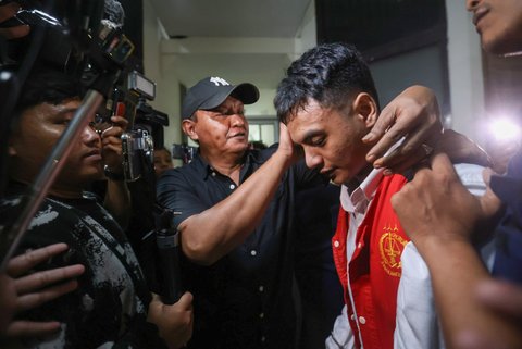 Terdakwa kasus asusila anak dan aborsi Vadel Badjideh usai menjalani sidang putusan di Pengadilan Negeri Jakarta Selatan, Jakarta, Rabu 01/10/2025).