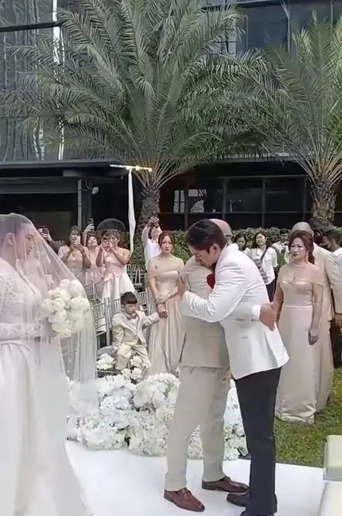 Sosok Ayah Amanda Manopo, Ramon Gauna Lugue yang Bikin Haru Saat Dampingi Putrinya Menikah (sumber: Instagram/amandamanopo)