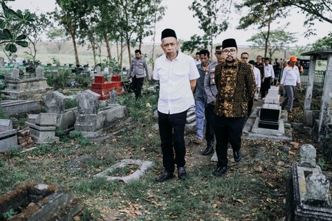 Wamensos Agus Jabo Ziarah ke Makam Aktivis Buruh Marsinah