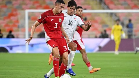 Para pemain Timnas Indonesia berpose untuk foto bersama sebelum pertandingan babak keempat Grup B Kualifikasi Piala Dunia 2026 zona Asia antara Irak dan Indonesia di Stadion Alin