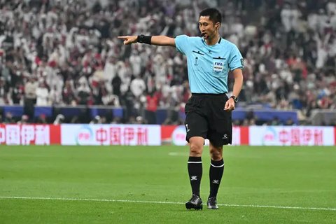 Wasit asal China, Ma Ning. (AFP/Karim Jaafar)