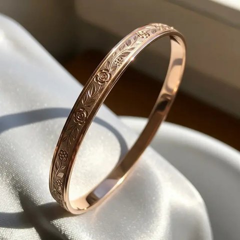 Model Gelang Bangle Tipis dengan Aksen Bunga/Gemini AI