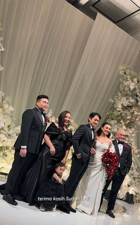 Amanda Manopo dan Kenny Austin Resmi Jadi Suami Istri, Ini Wejangan Menyentuh dari Keluarga