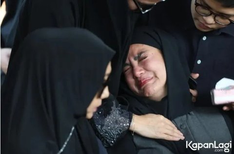Olla Ramlan Baru Tiba dari Luar Kota, Tak di Sisi Ibunda Saat Meninggal