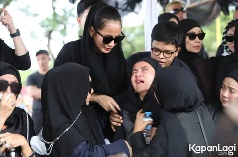Olla Ramlan Baru Tiba dari Luar Kota, Tak di Sisi Ibunda Saat Meninggal