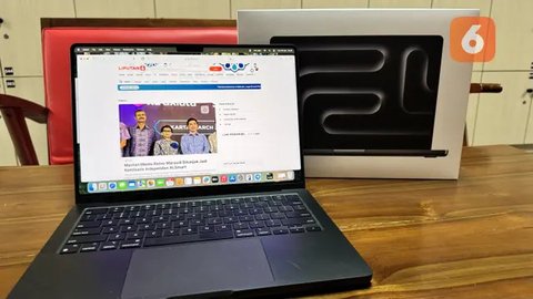 MacBook Pro M4 dengan varian warna Cosmic Black. (Liputan6.com/ Agustinus Mario Damar)