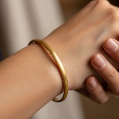Model Gelang Emas Tanpa Ukiran yang Elegan/Gemini AI