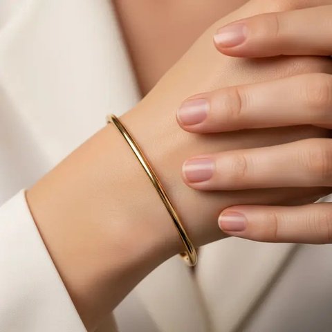 Model Gelang Emas Tanpa Ukiran yang Elegan/Gemini AI