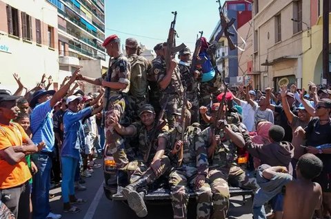 Presiden Andry Rajoelina saat berpidato dalam sebuah upacara kenegaraan pada 2 September 2025 di Antananarivo, Madagaskar. (Dok. AP/Alexander Joe, arsip)